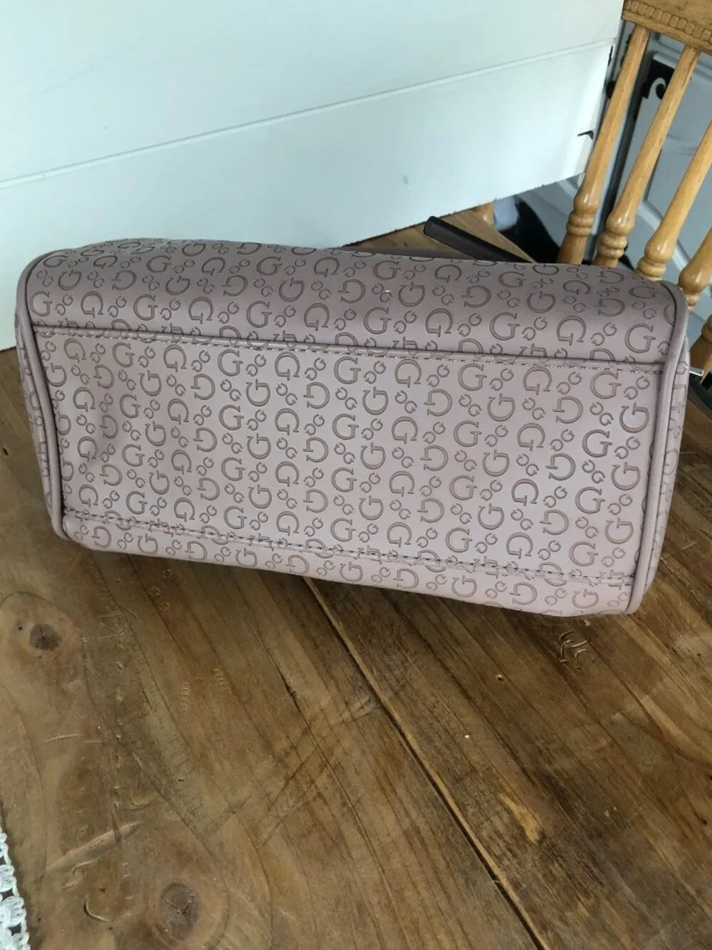 Guess light pink